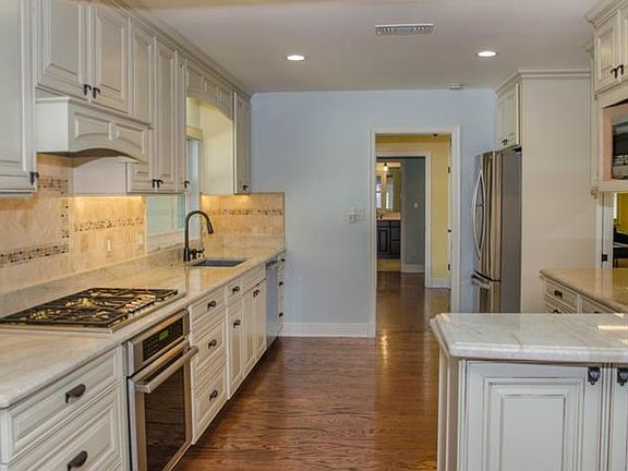4th image of 414 Cordova Blvd NE