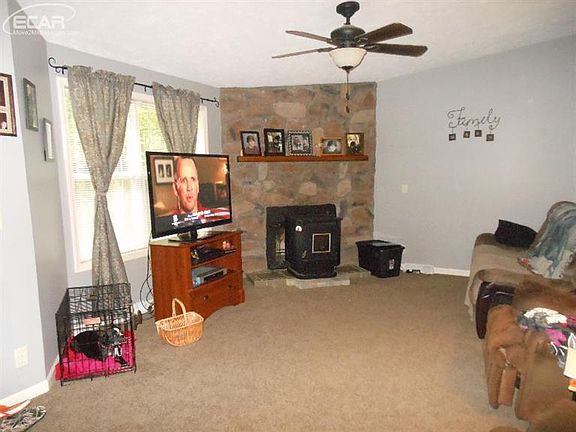 5th image of 4421 Birch Ln