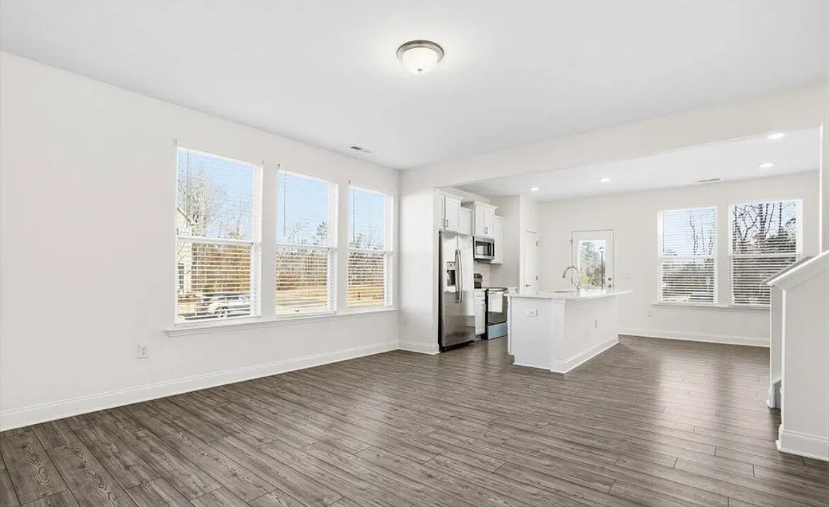 3 bed, 1658 sqft, $1,830 — Photo 2