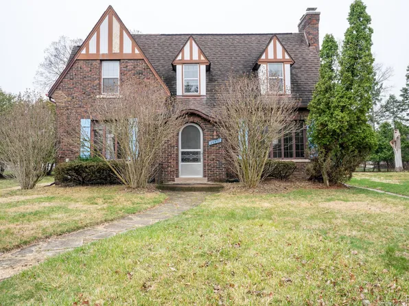 26470 Meadowood Ct S, Lathrup Village, MI 48076