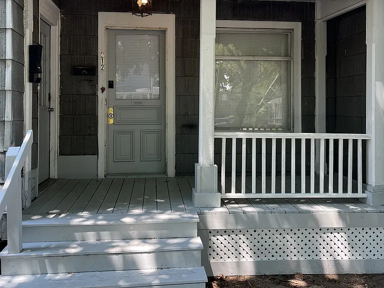 212 Ferris St — Photo 1