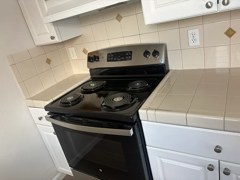2675 Market St #1 — Photo 11