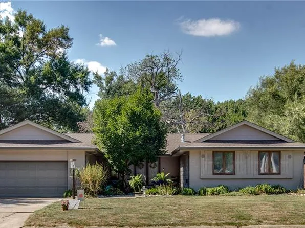 5400 Dixon Dr, Godfrey, IL 62035