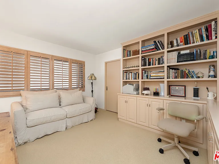 23752 Malibu Rd — Photo 29