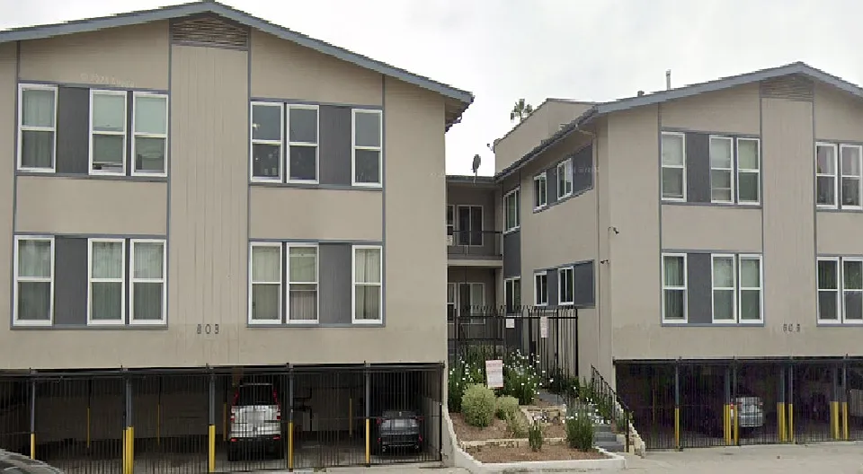 3117 - 803 S. Crenshaw Blvd. - 005