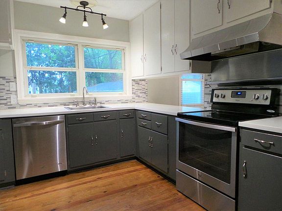 4th image of 2221 Cypress St