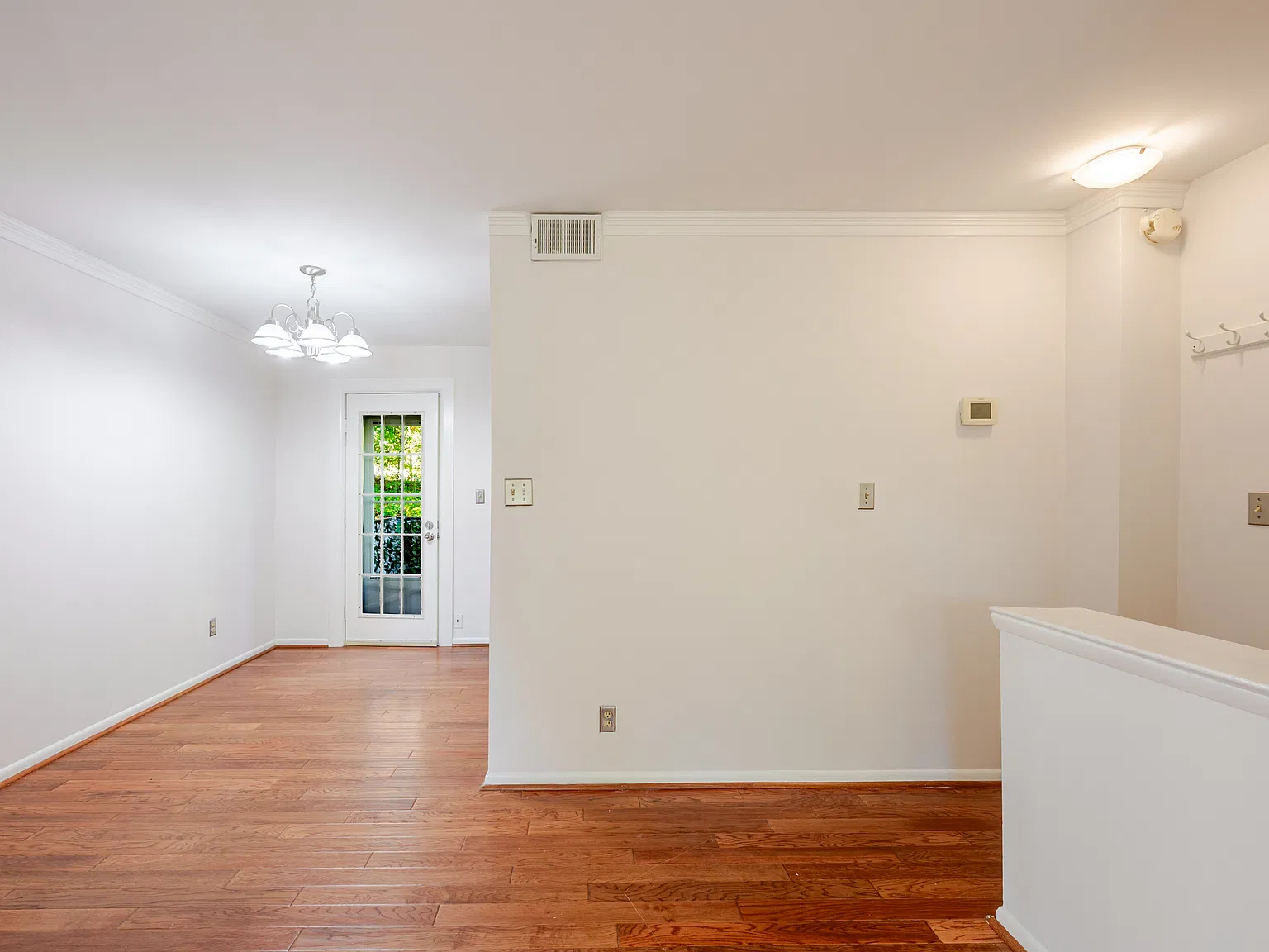 2 bed, 875 sqft, $2,345 — Photo 3