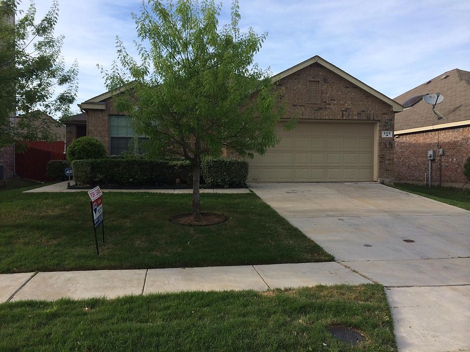 1st image of 609 Twin Knoll Dr