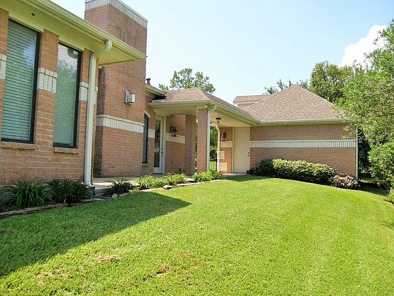3rd image of 34 Bellingham Ct