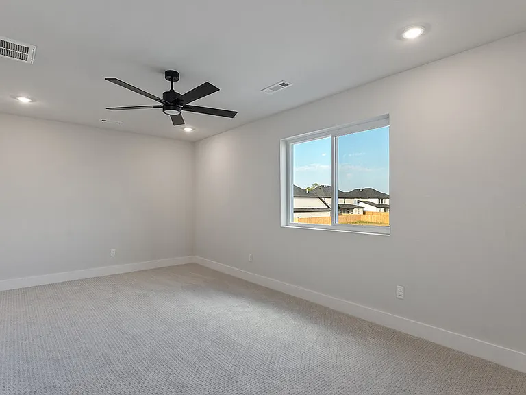 950 Moksha St — Photo 16