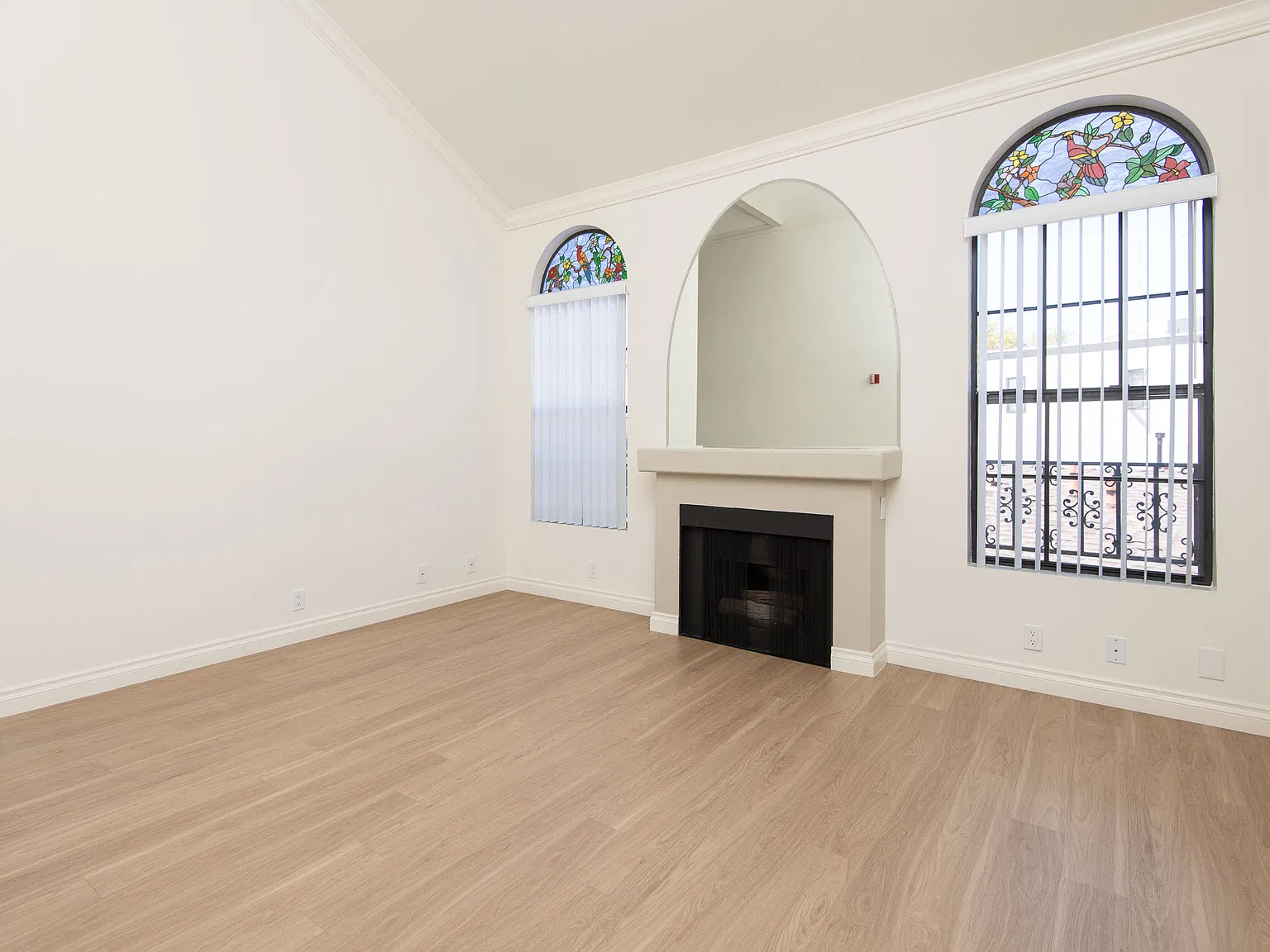 3 bed, 1338 sqft, $4,350 — Photo 2