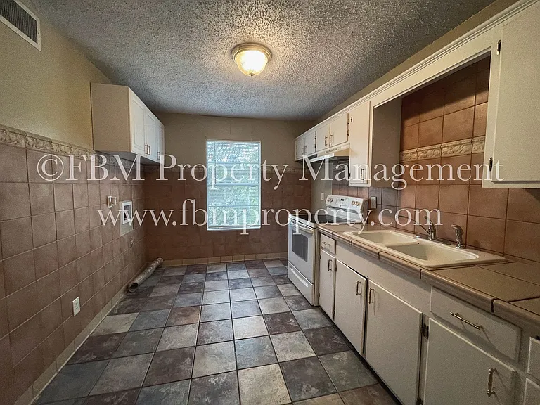 2608 W Sycamore Ave #7 — Photo 9