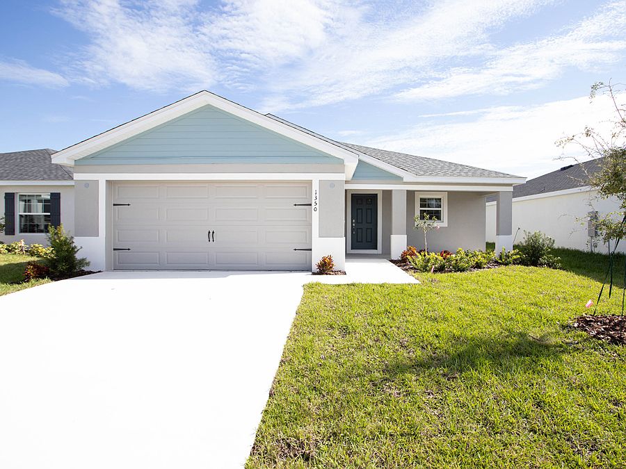 Move-in ready new construction home in Auburndale, FL