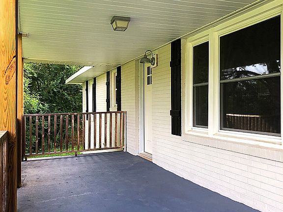 3rd image of 2367 Skyview Dr