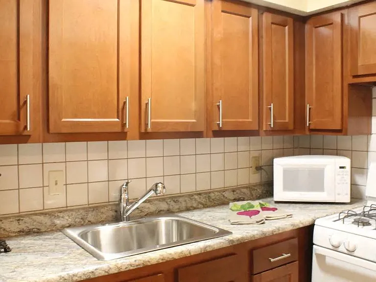 White Bluff Apartments — Photo 18
