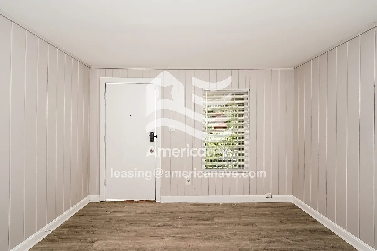 1379986_002_living_room_13962142.jpg - 7223 4th Ave S