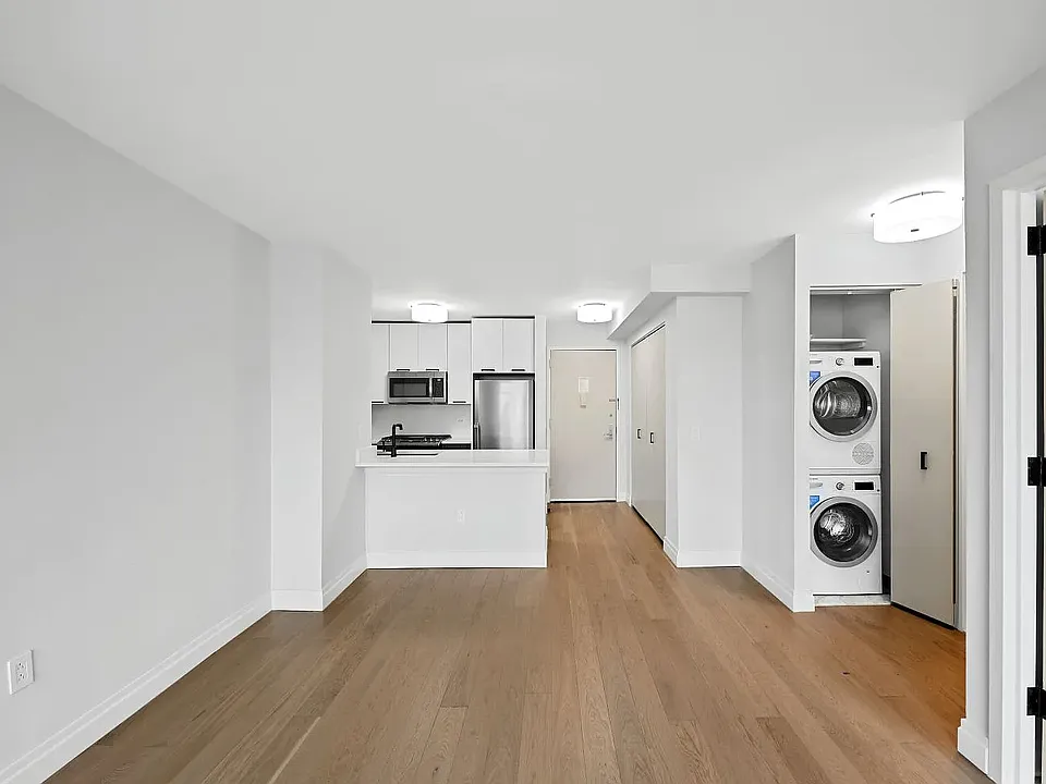 66 W 38th St #42H