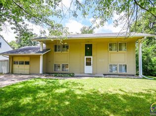 3323 SW James St, Topeka, KS 66614
