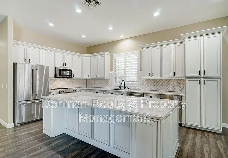 1357 N Drexel — Photo 7
