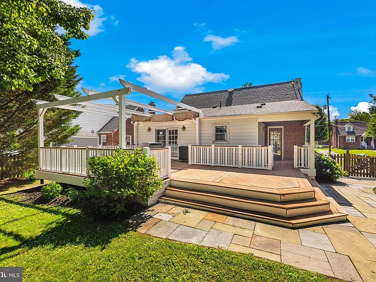 2929 Stuart Dr — Photo 25