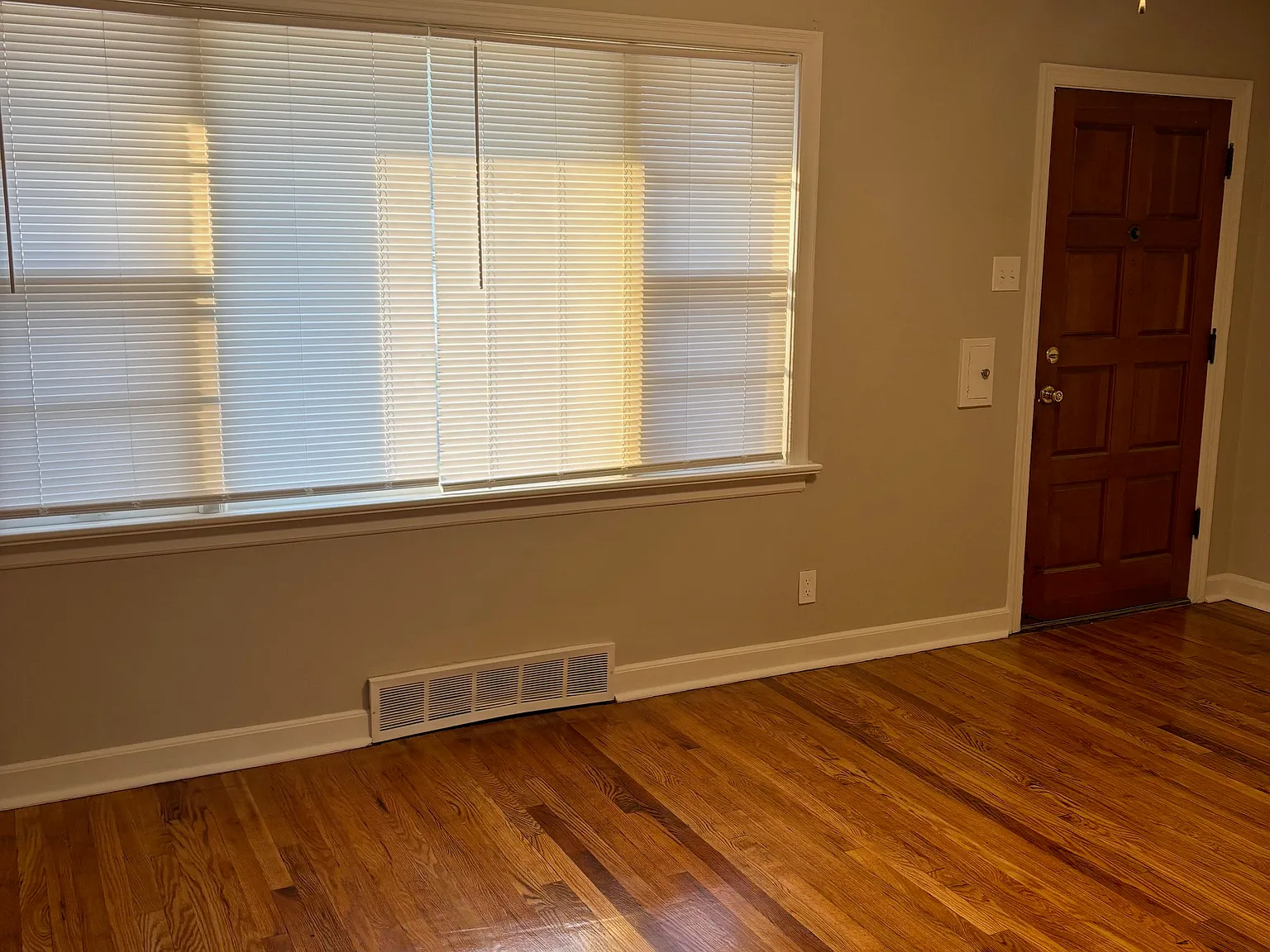 2 bed, 950 sqft, $1,200 — Photo 4