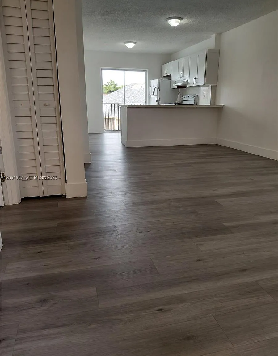 Las Villas Segovia Condo — Photo 4