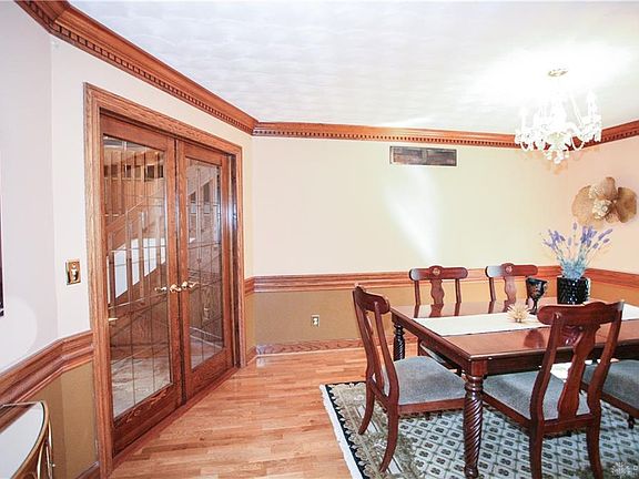 5th image of 376 12 Oaks Trl