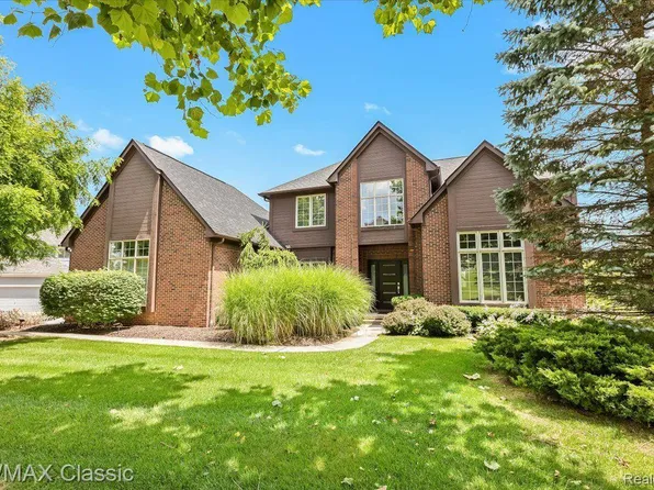 2995 Ivy Hill Dr, Commerce Township, MI 48382