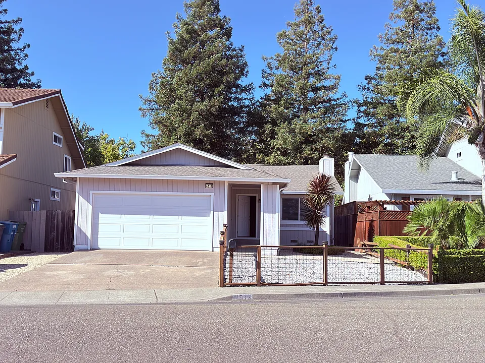 4516 Harmony Pl