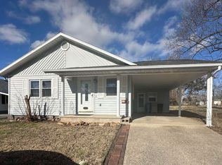 1513 W Madison St, Herrin, IL 62948