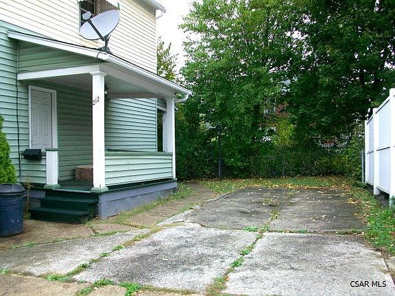 3rd image of 212 Wheat St
