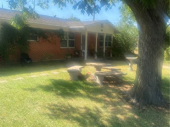 2nd image of 101 N 1st St
