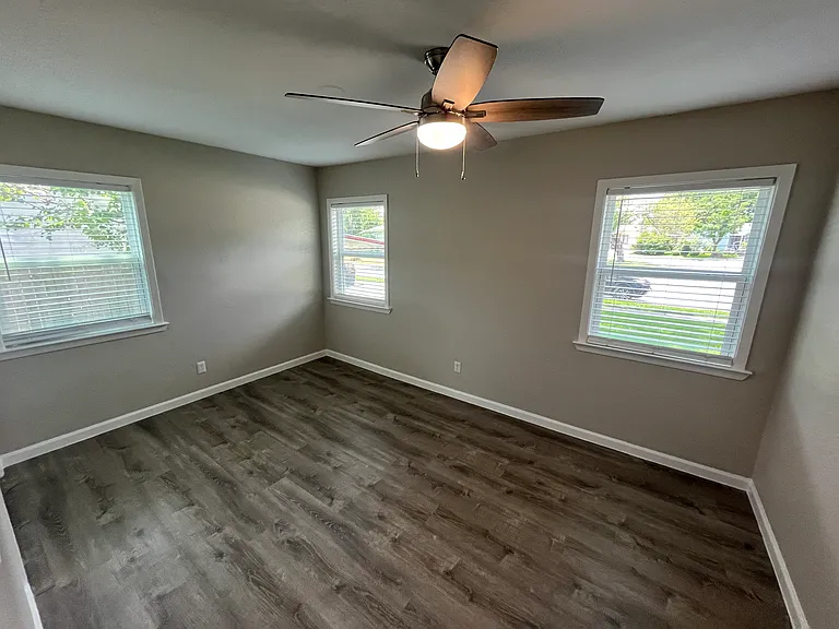 2100 Camden Dr — Photo 13
