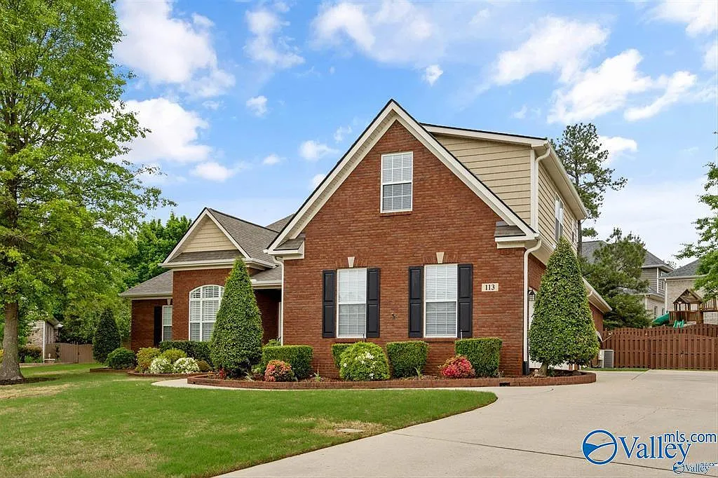 4 bed, 4.0 bath, 3450 sqft, $3,490 — Photo 2