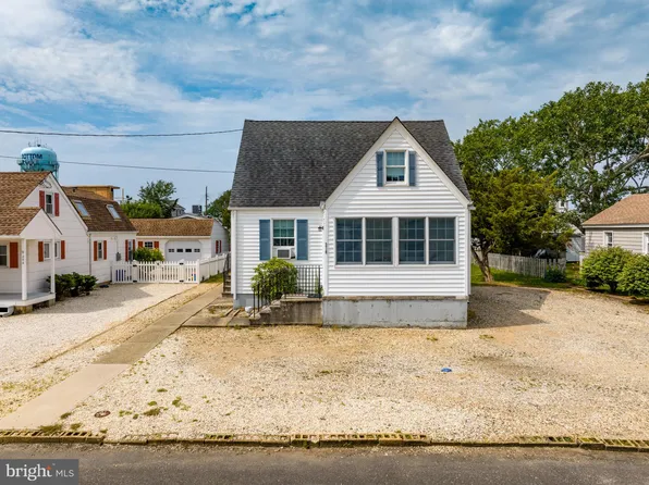 210 W 15th St, Ship Bottom, NJ 08008