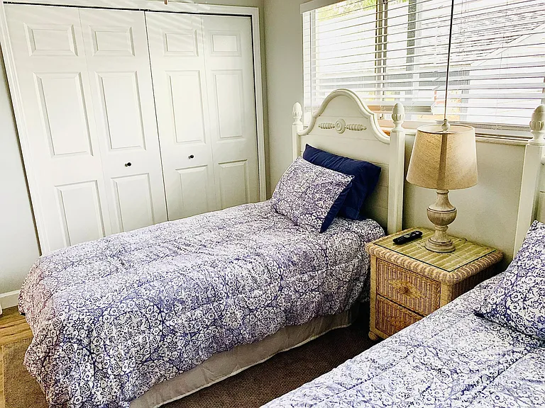 251 Fenwick Dr #7 — Photo 26