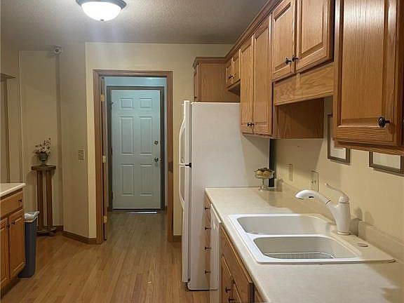 4th image of 546 Deer Lake Dr #37