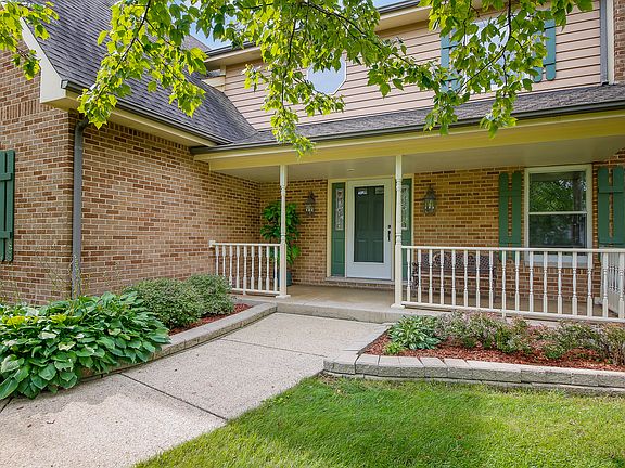 3rd image of 7N134 Willowbrook Dr