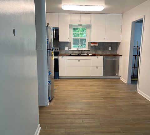 4th image of 5594 Patricia Dr