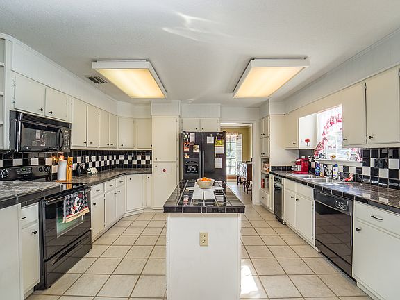 3rd image of 6420 Sugar Creek Dr N