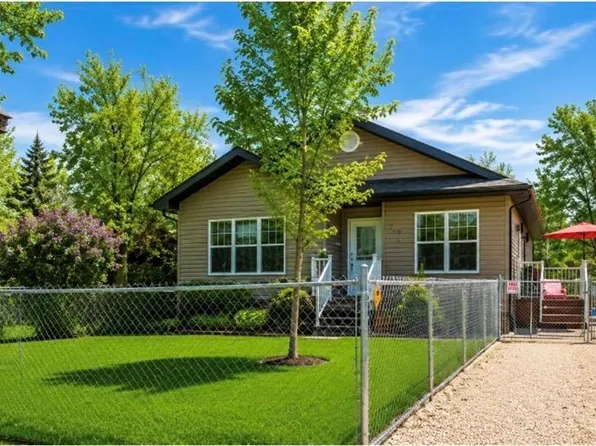 430 Oak Ave, Winnipeg Beach, MB R0C 3G0