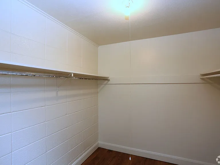 2724 Robinson Dr — Photo 10