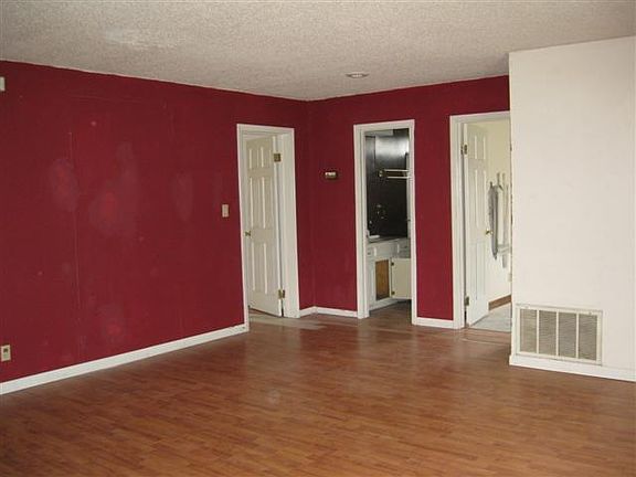 4th image of 23404 Laura Dr