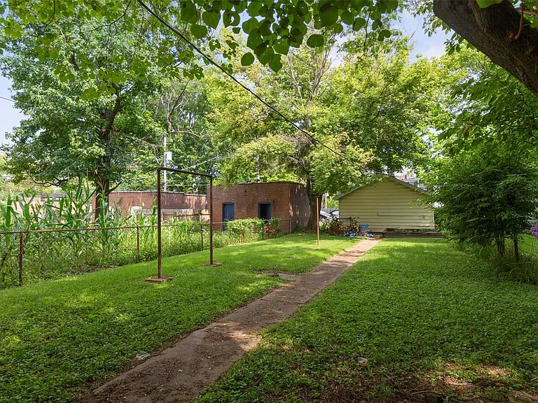 3637 Meramec St — Photo 26