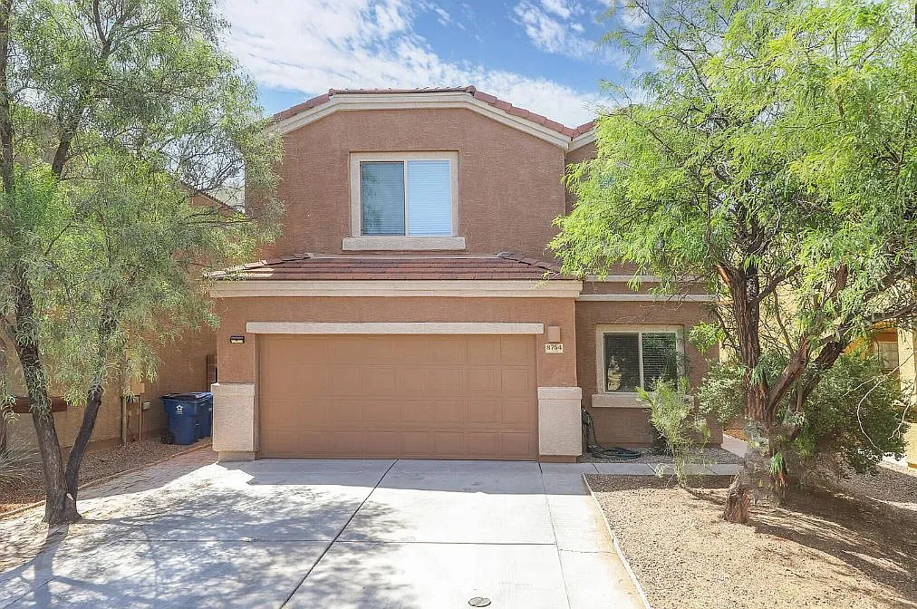 4 bed, 2473 sqft, $2,500 — Photo 1
