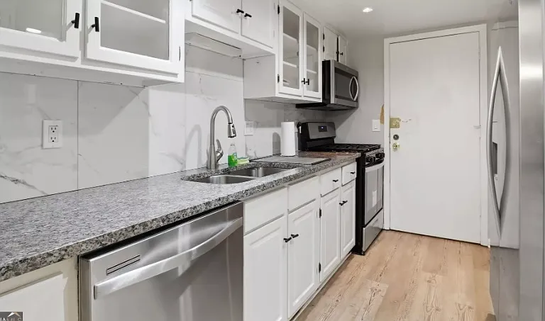 6851 Roswell Rd — Photo 11