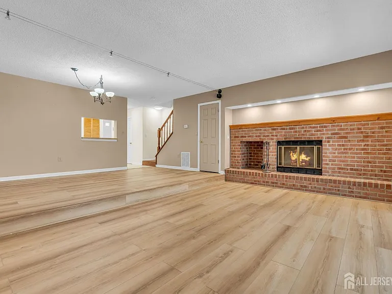 91 Chelsea Ct #14 — Photo 5