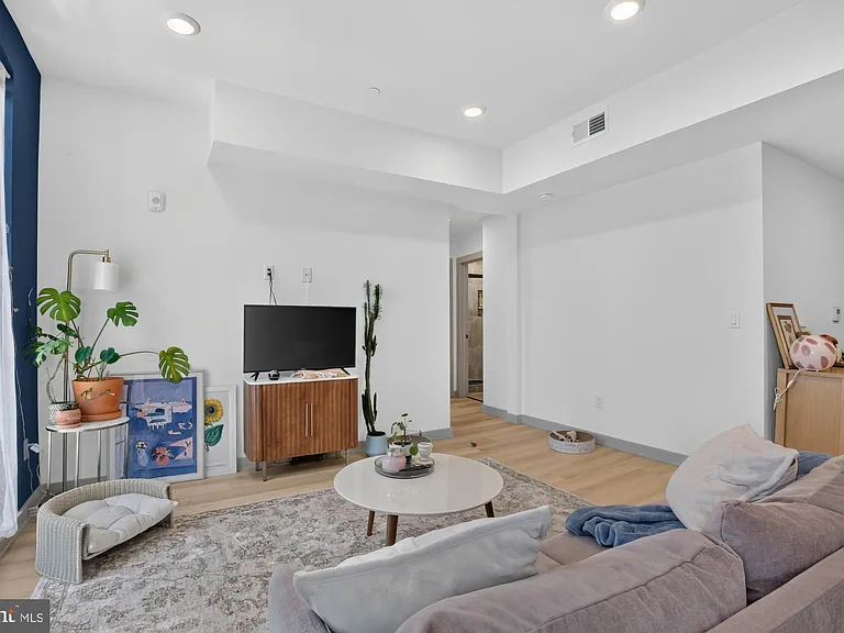 689 N Broad St #401 — Photo 11