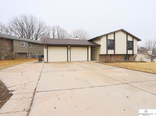 7576 Polk St, Ralston, NE 68127