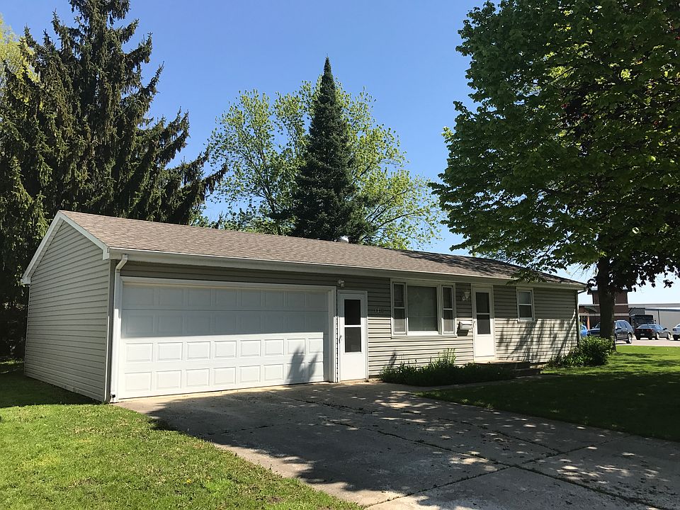 Charming! Great location!!